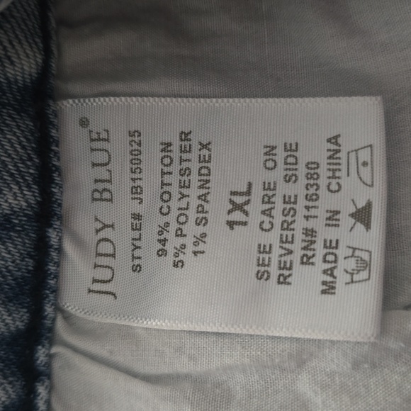 Judy Blue Patriotic denim shorts - Picture 4 of 8